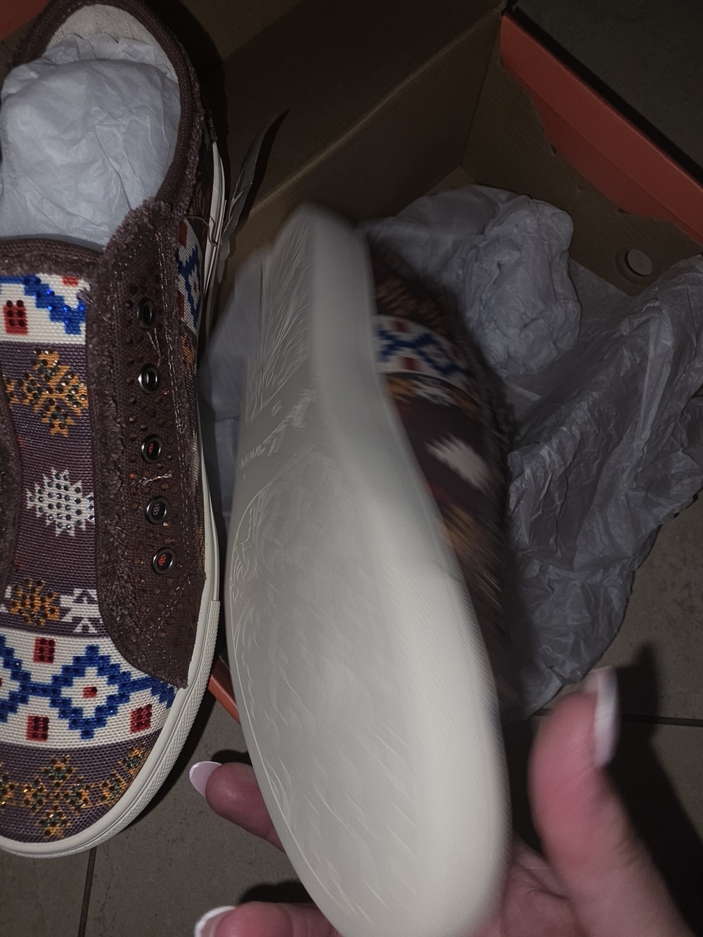 Montana West Aztec Rhinestone Slip On Sneakers Women’s Size 10 NIB - Picture 2 of 6
